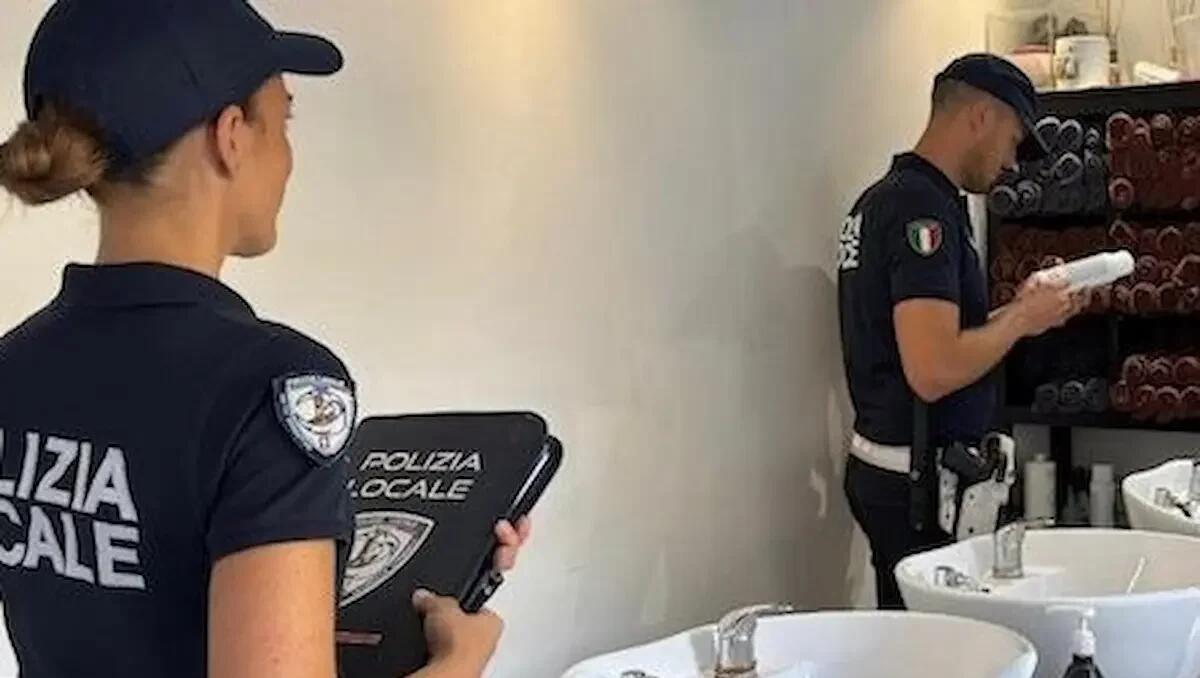 Problemi cutanei, le segnalazioni dei clienti di un salone di parrucchiere: usava prodotti nocivi -