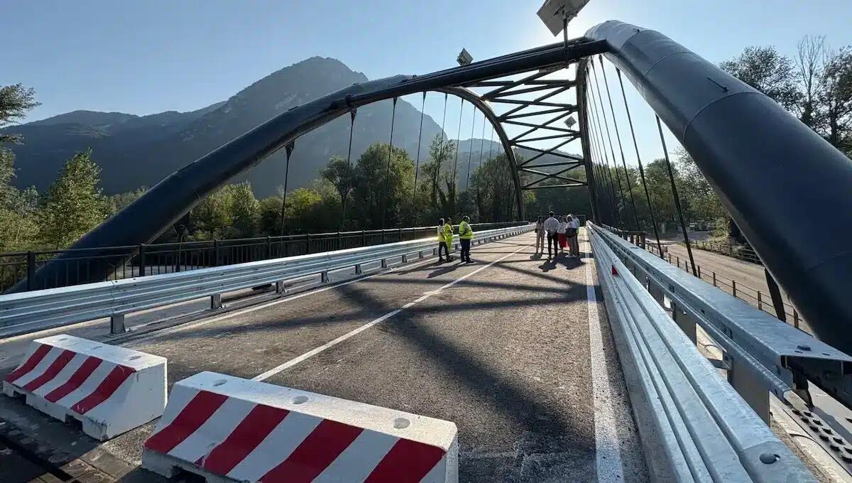 Trasaghis, nuovo ponte sul torrente Leale: «sicurezza e viabilità migliorate». Riaprirà domani alle 18 -