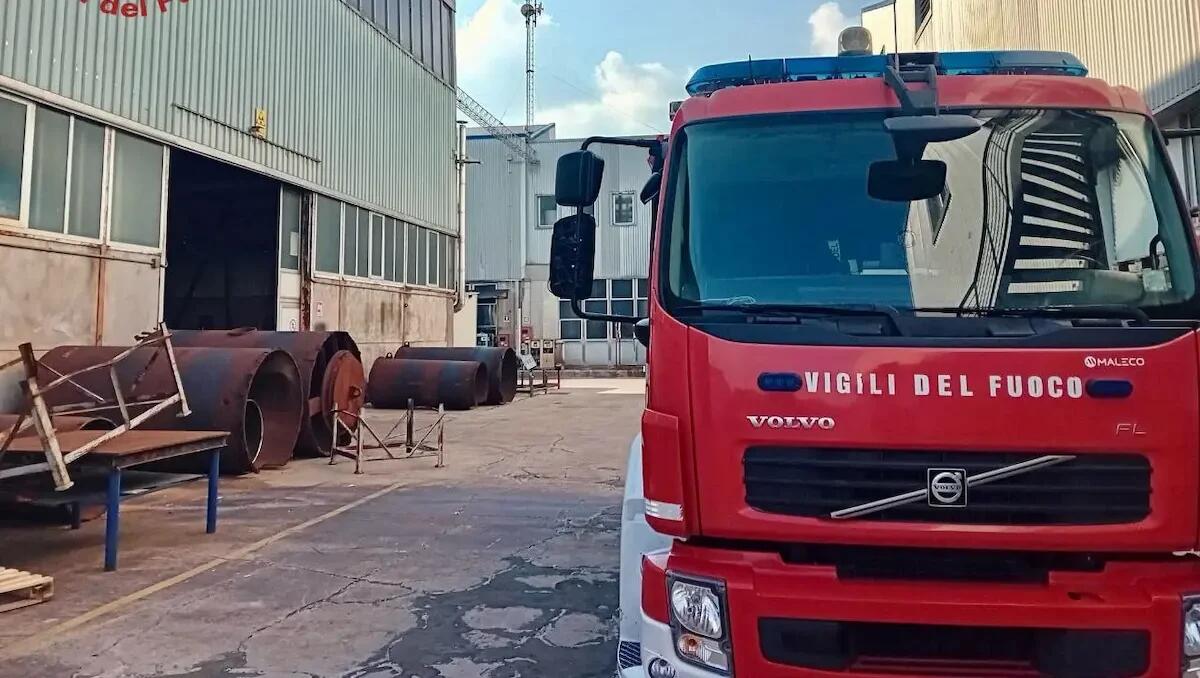 Incidente sul lavoro: operaio travolto da un cilindro metallico di 8 quintali in un'azienda di caldaie - 