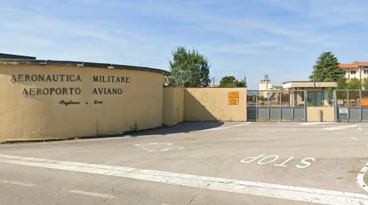 Tenta di entrare nella base di Aviano in bicicletta: stava cercando lavoro - 