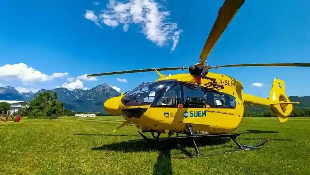 Turisti cadono in quota, distorsione alla caviglia e taglio in testa: si alza in volo il Falco 2 - 