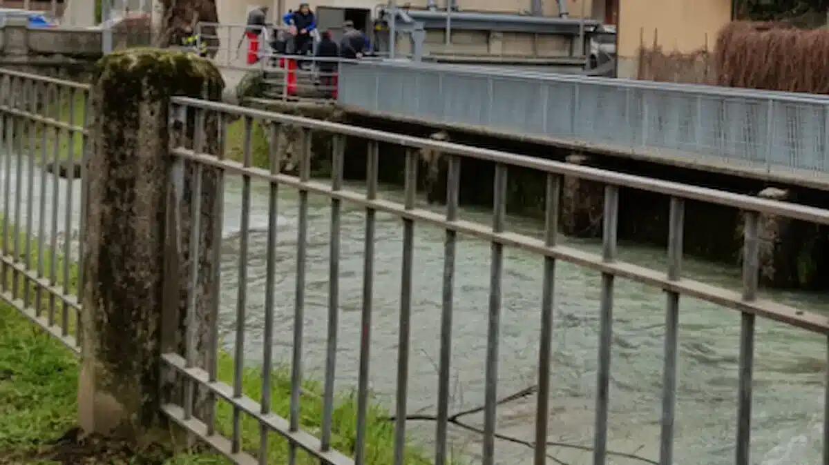 "C'è un corpo nel Ledra": a Udine recuperato un uomo in condizioni disperate - 