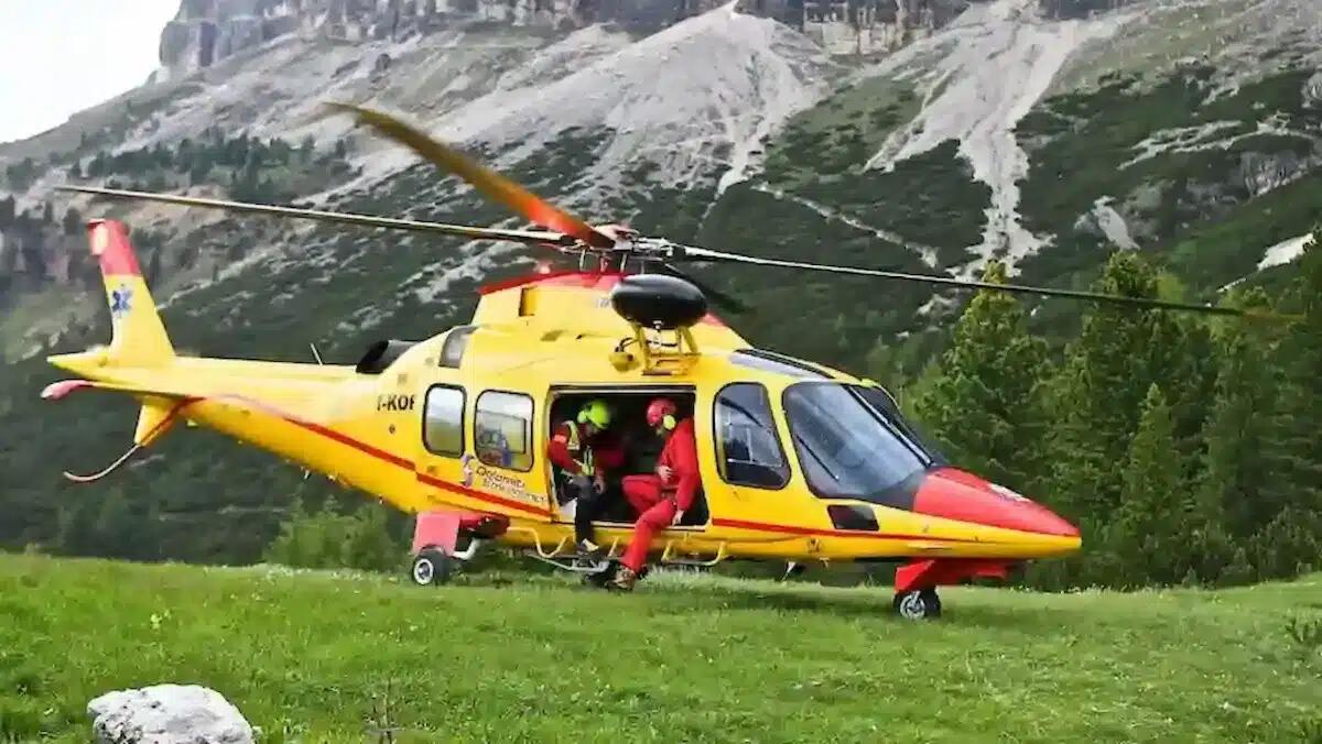 Scivola sul sentiero e sbatte la faccia: 54enne elisoccorsa in Val Giralba -