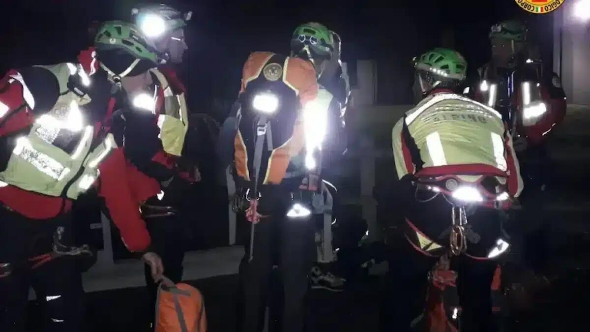 Si perde in piena notte lungo la Costiera triestina: recuperato 39enne in stato di alterazione -