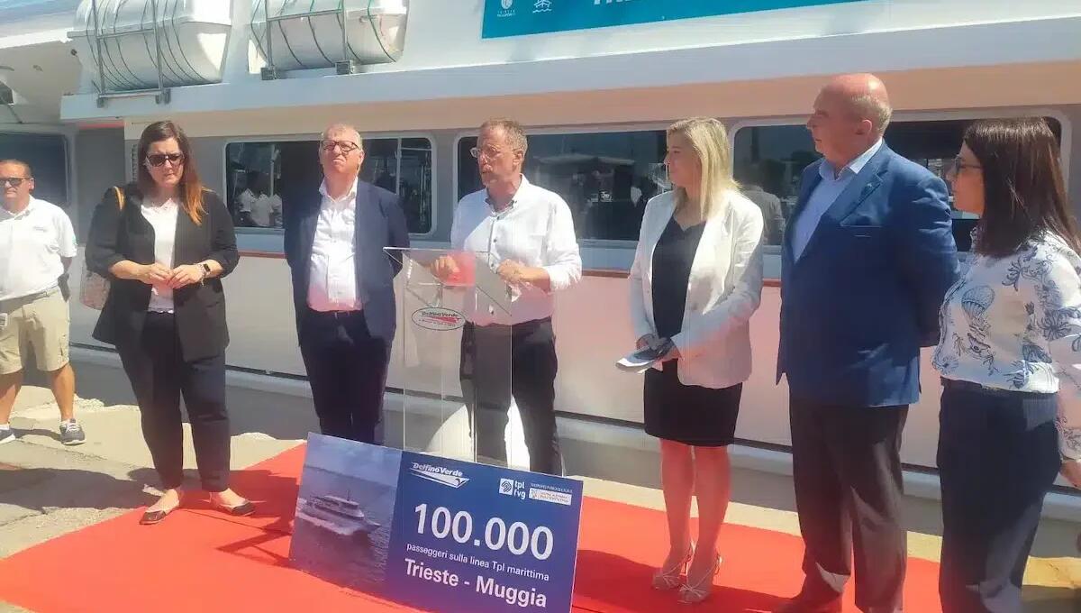 Delfino Verde, che traguardo: superati i 100mila passeggeri sulla linea Trieste-Muggia nel 2025 -