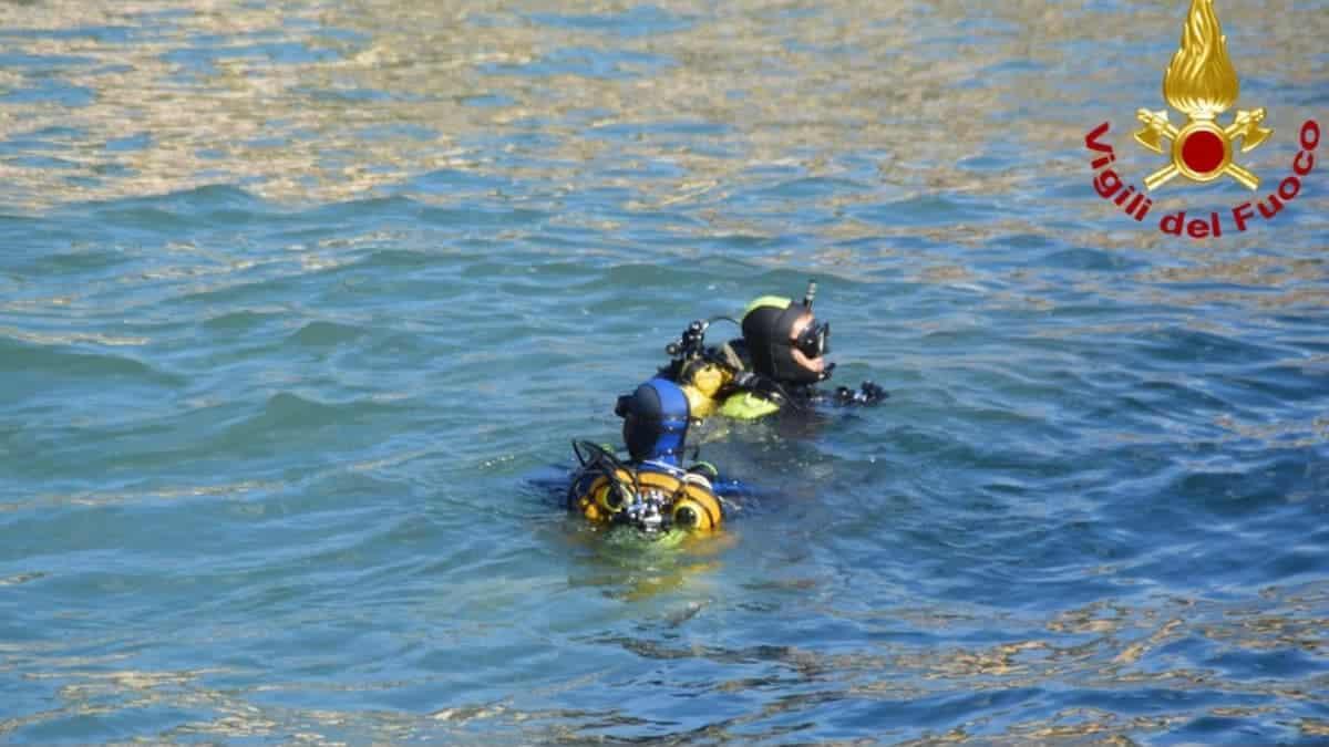 Bambino di 11 anni annega nel lago durante una gita con la famiglia - 