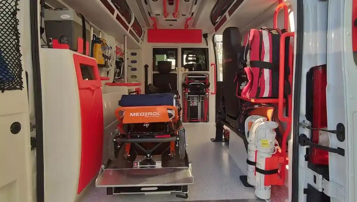 Svolge dei lavori nella sua proprietà, cade da un muraglione e batte la testa: trasportato in ospedale -