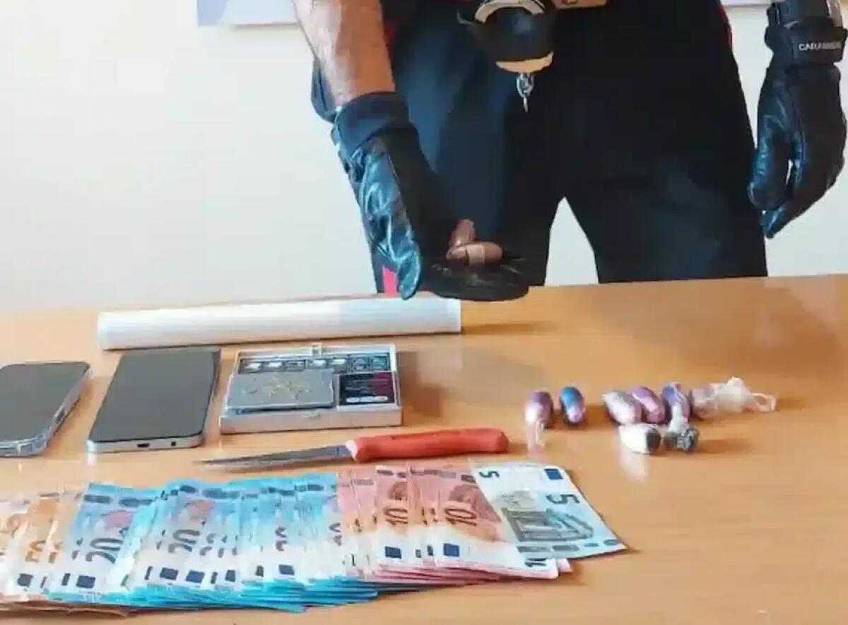 Fermato giovane in affidamento in comunità,  nascondeva droga e banconote false: arrestato - 