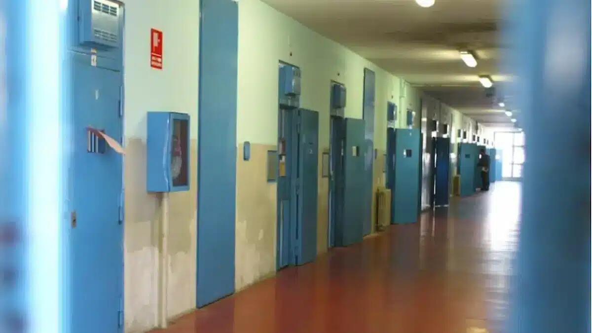 Tenta il suicidio in cella, ha solo 17 anni: è il giovane che sabato ha seminato il panico in centro a Vicenza -