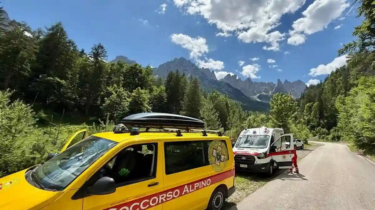 Escursionista cade e si infortuna mentre cerca funghi sopra Ugovizza: intervento a 1300 metri -