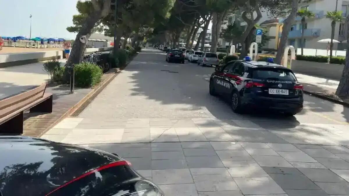 Lignano, furto sul lungomare: ciclista spinto a terra in bici e Rolex da 25 mila euro rubato - 