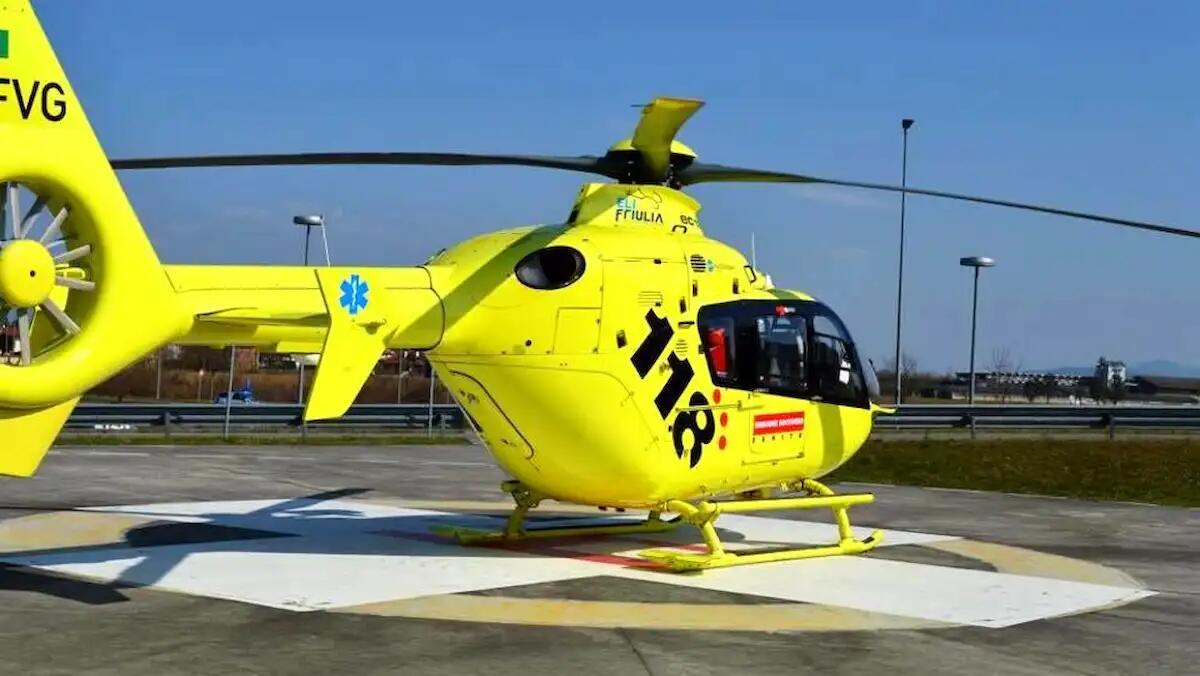 Perde il controllo in curva, brutta caduta per un ciclista friulano: ferite multiple e un trauma facciale - 