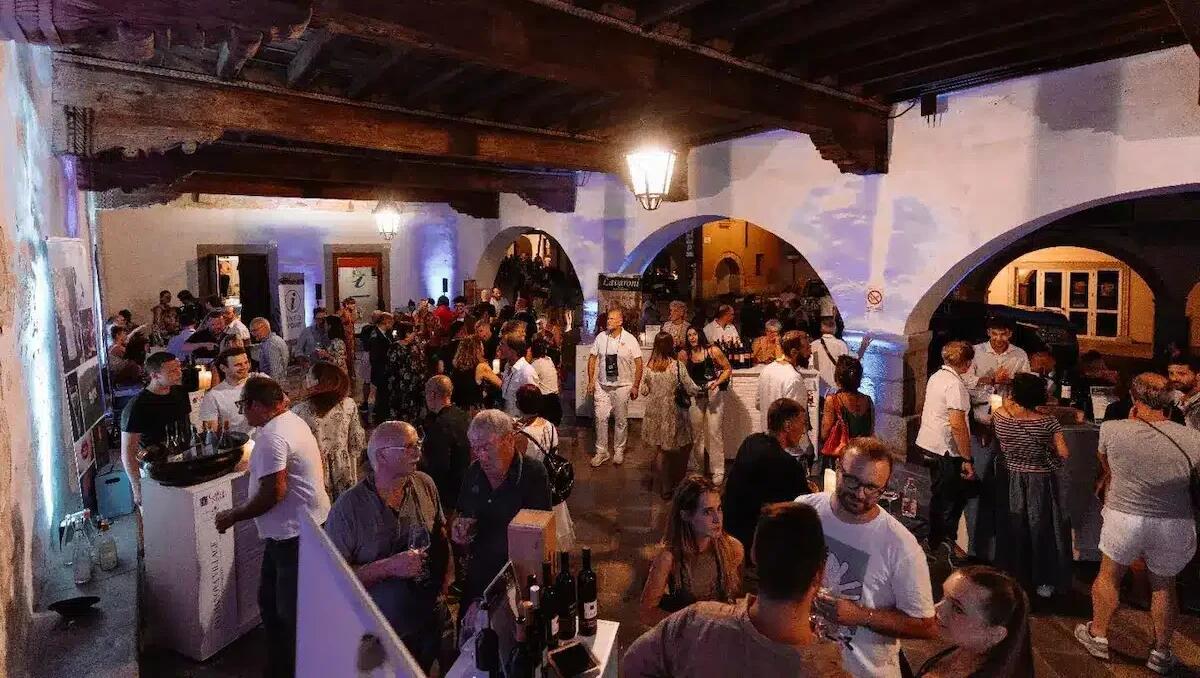 Calici di Stelle a San Daniele: il 19 agosto tra vino, musica e tradizione - 