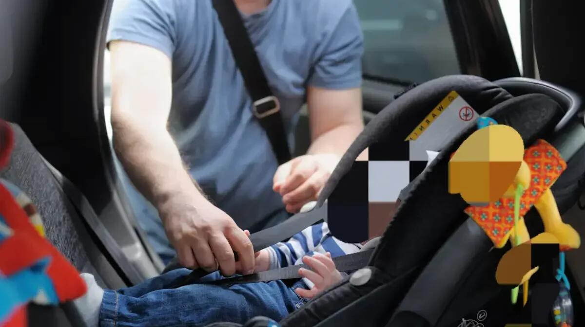 Papà pensava che le bambine dormissero nei sedili posteriori, invece le aveva dimenticate in autostrada - 