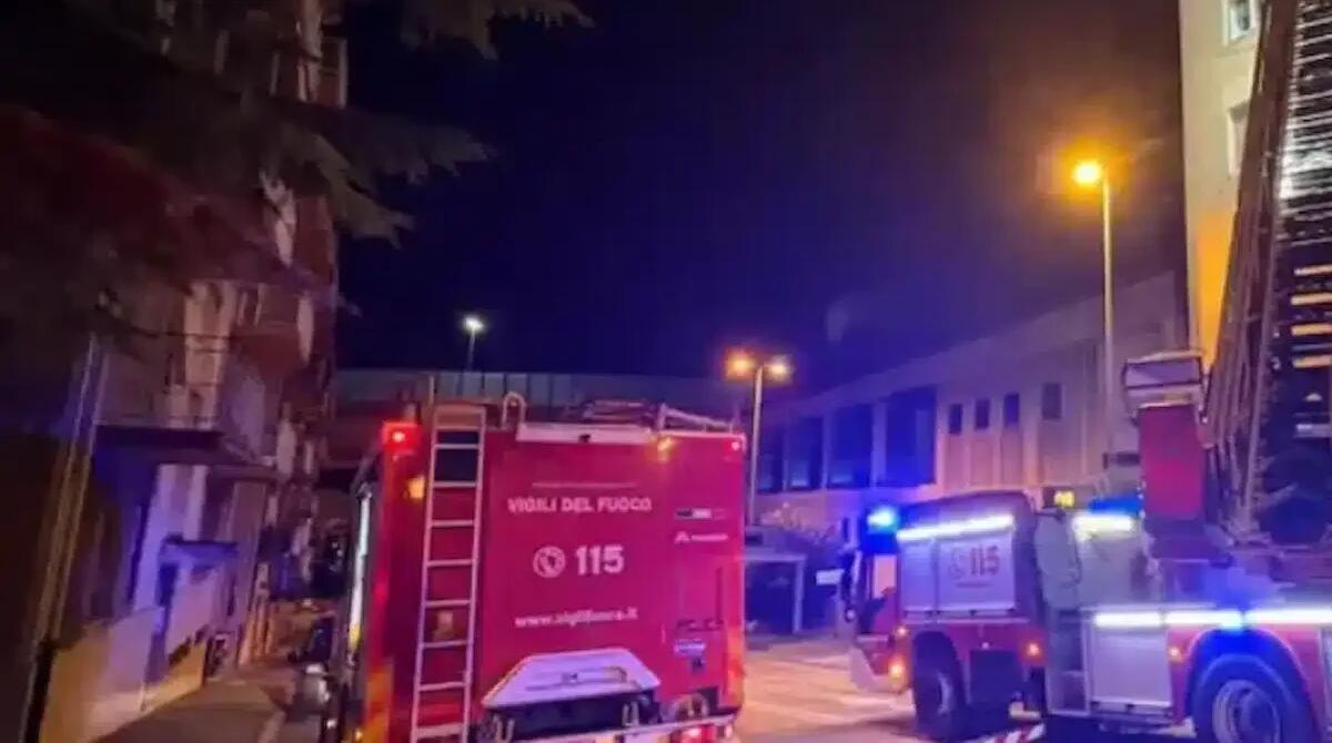 Lascia la pentola sul fuoco e si addormenta: si risveglia tra fumo e fiamme, 58enne ustionata - 