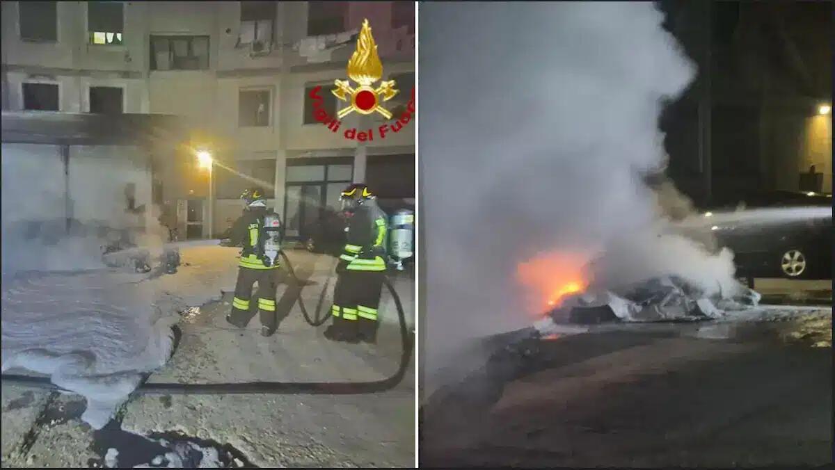 Incendio notturno devasta bici e motorini parcheggiati - 
