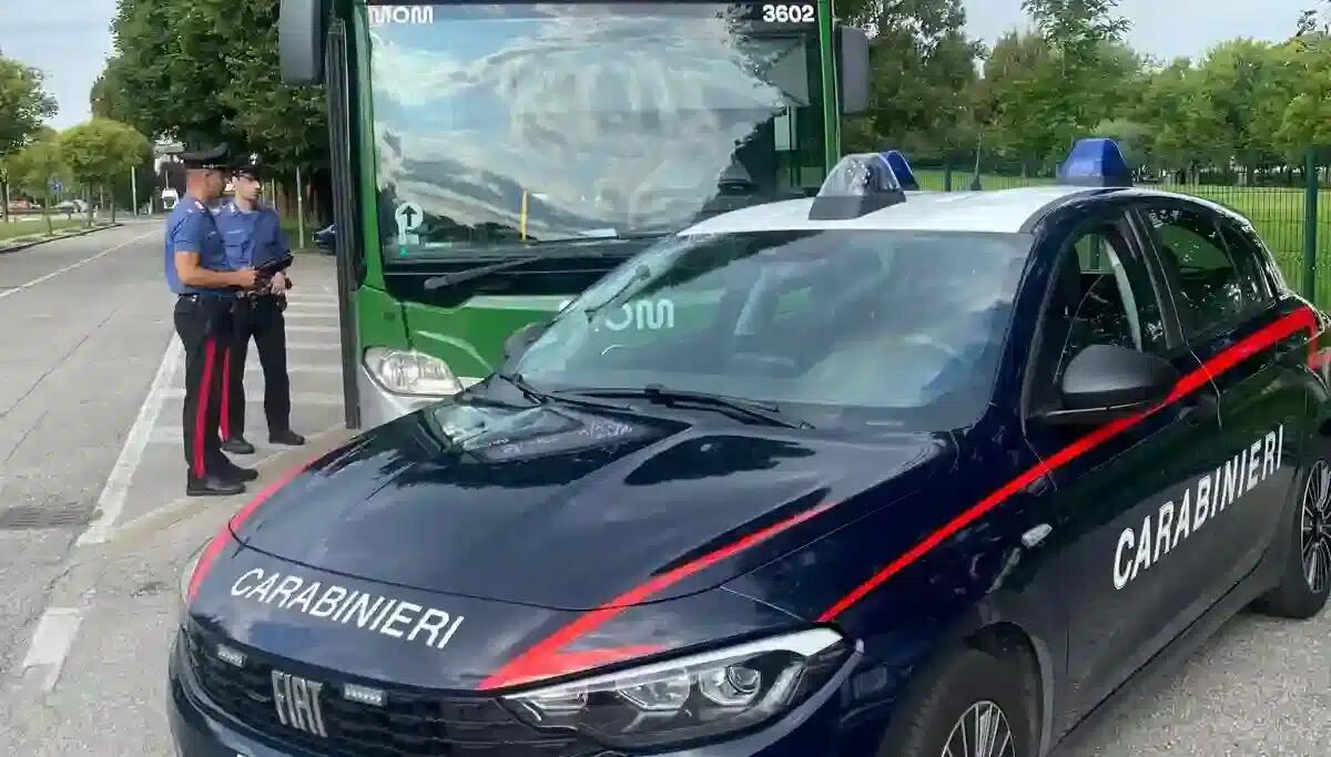 Avevano rubato una bici da mille euro a un anziano: due stranieri inchiodati da telecamere MOM -