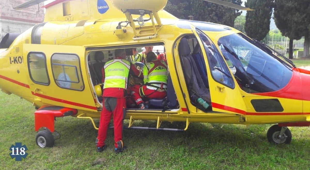 Cade in mountain bike tra i vigneti: ferito 13enne, elitrasportato all'ospedale - 