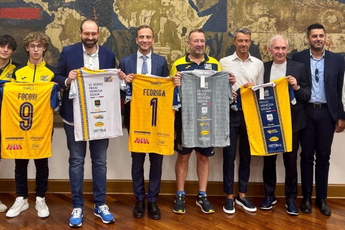 Eagles Futsal Cividale presentano le nuove maglie a Trieste con il governatore Fedriga - 