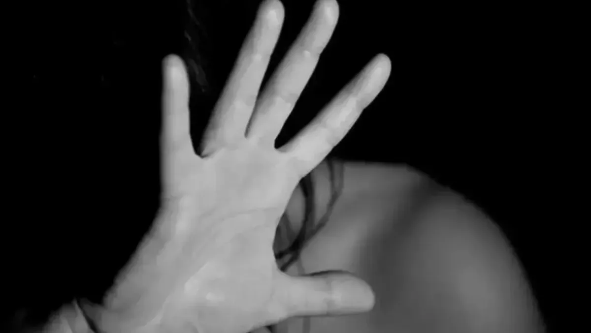 Festa tra amici si trasforma in un incubo: ragazza di 16 anni violentata in casa da un 27enne - 