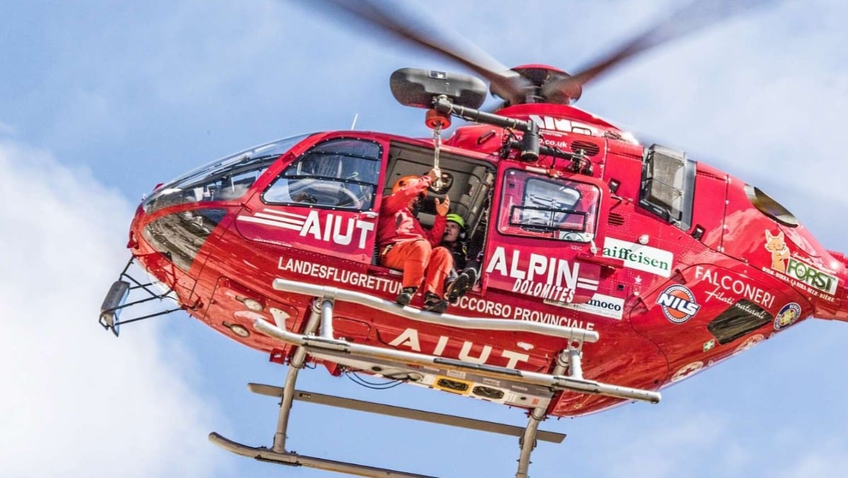 Incidente sulla via Eötvös - Dimai, alpinista vola in parete: rimane sospeso alla corda - 