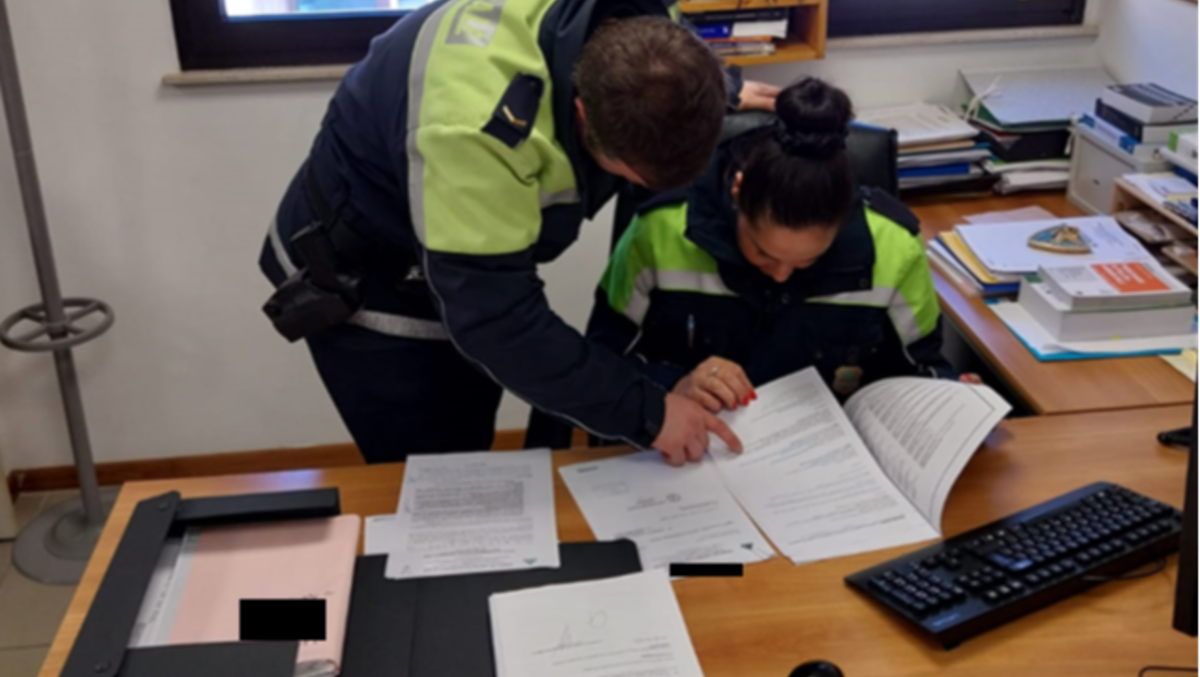Truffa "dello specchietto" ai danni di un'anziana a Villa Santina: individuato 30enne siciliano - 