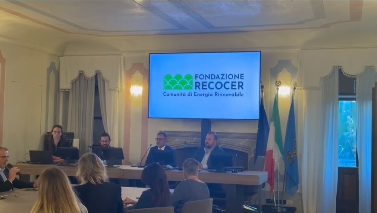 Friuli, nasce la Fondazione RECOCER: 17 enti locali uniti per l’energia rinnovabile -