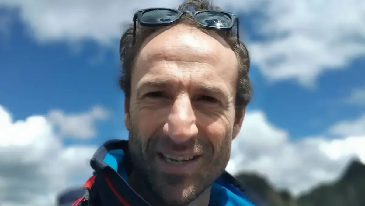 Trovato agonizzante sulle scale con tagli sulle braccia: dal giallo all’ipotesi omicidio, come è morto Alessio - 