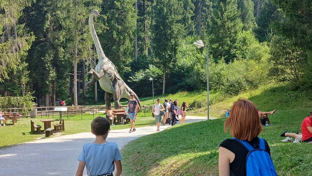 Tre Cime di Lavaredo, chiude con migliaia di presenze la mostra diffusa dedicata ai dinosauri - 