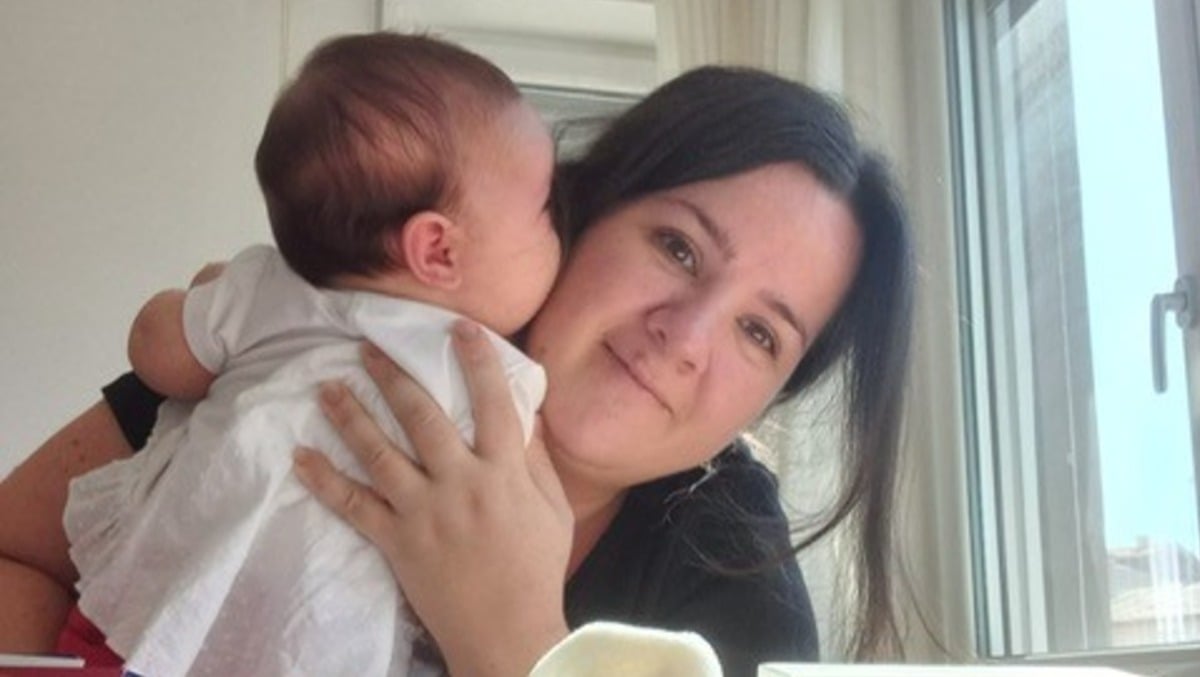 Si allarga la famiglia Poste Italiane: è nata Alice, figlia di una portalettere. Per lei il "Fiocco Giallo" - 
