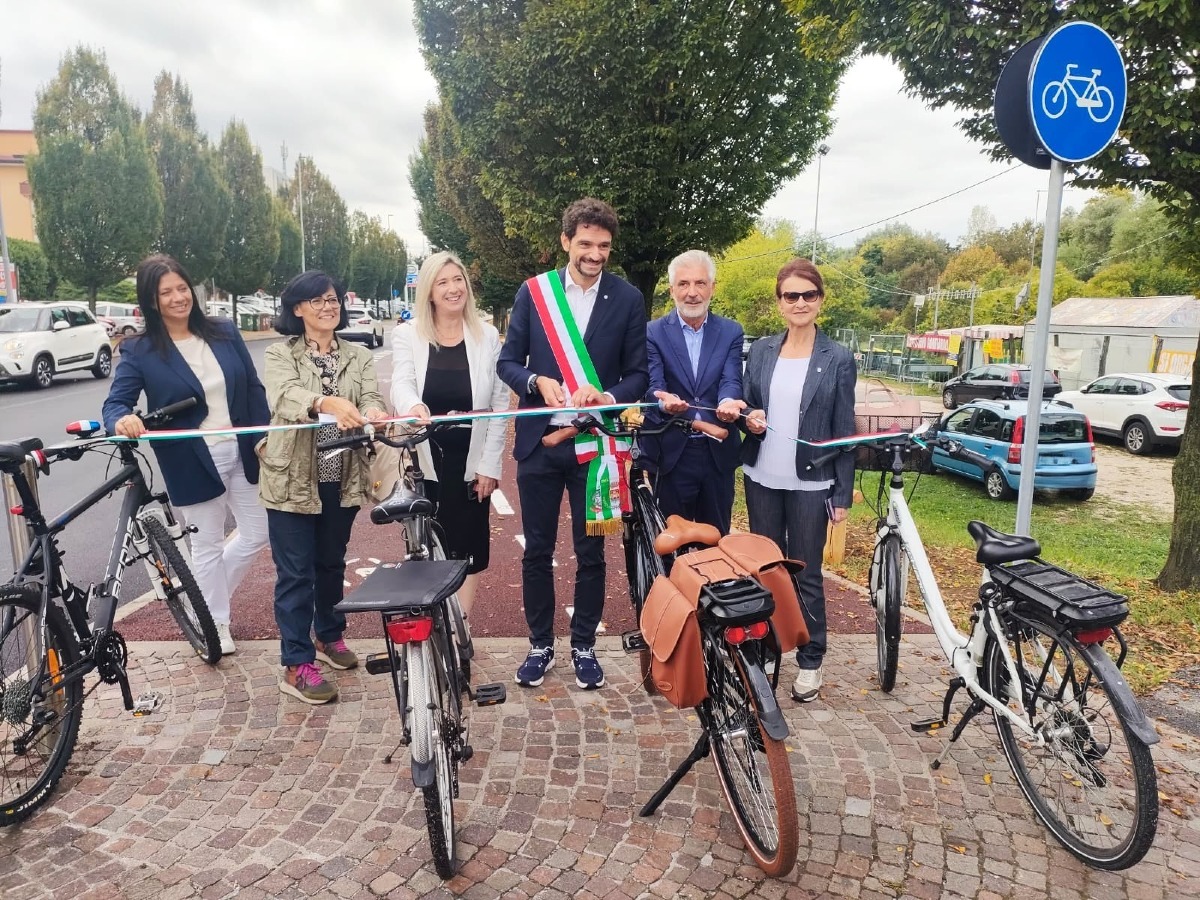 Nuova pista ciclabile inaugurata a Pordenone: 220 metri verso una rete sempre più estesa - 