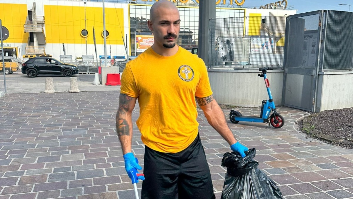Padova, volontari alla Stanga per il World Clean Up Day: ripulita Via Venezia -