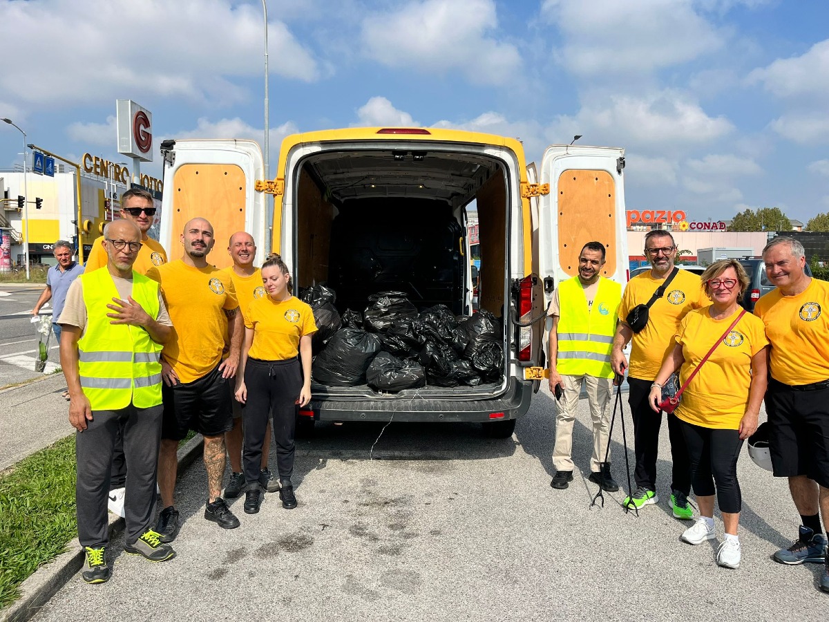 Mattina ecologica alla Stanga: raccolti rifiuti e riqualificate le aree verdi - 