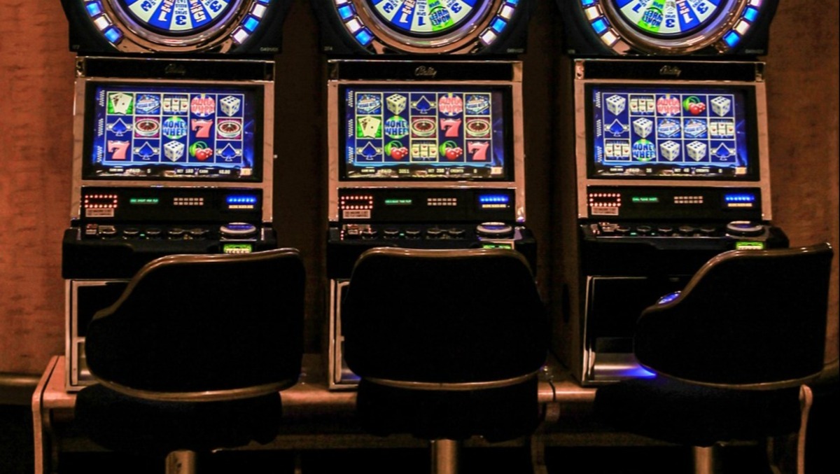 "Troppo vicina al Poliambulatorio": respinta l'apertura della sala slot con VLT a Colognola ai Colli -