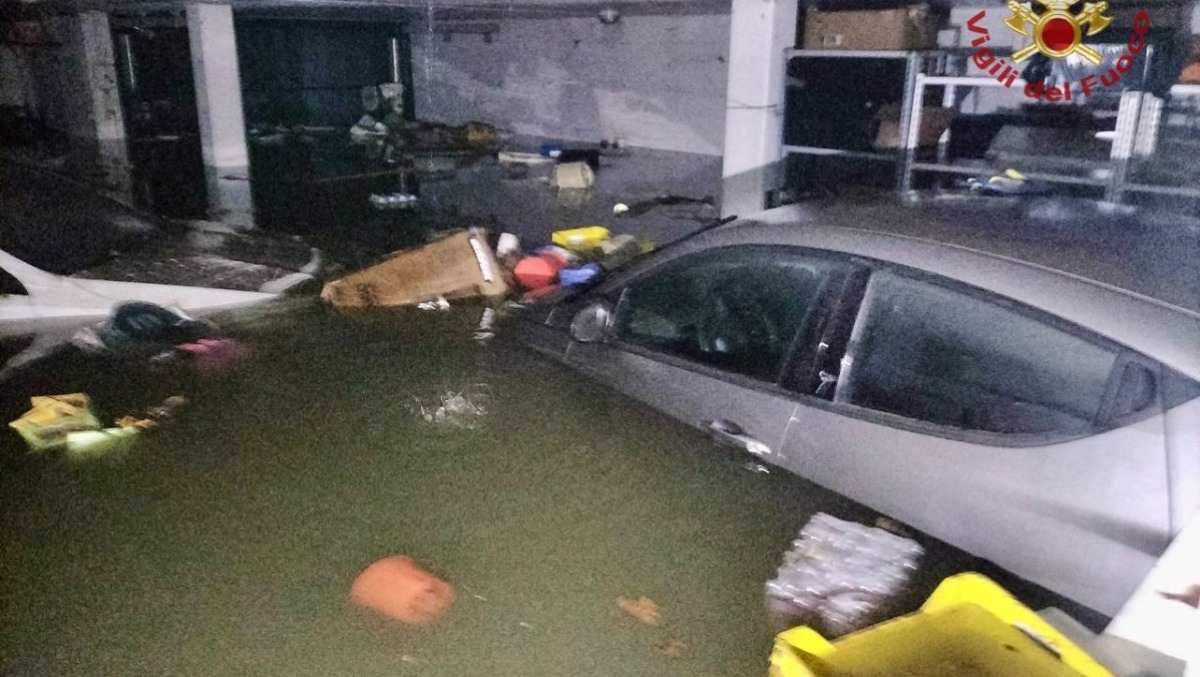 Maltempo in Veneto, garage allagati e danni da pioggia: 90 interventi dei pompieri - VIDEO - 
