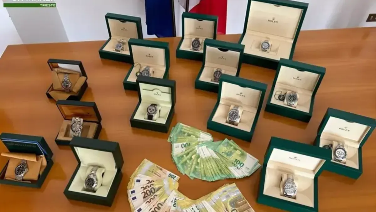 Non dichiara ricavi per 13 milioni: maxi-sequestro di Rolex e contanti a imprenditore triestino - 