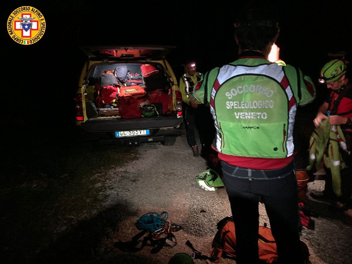 Stremati, al buio e sotto la pioggia: quattro turisti messicani soccorsi sulle Dolomiti - 