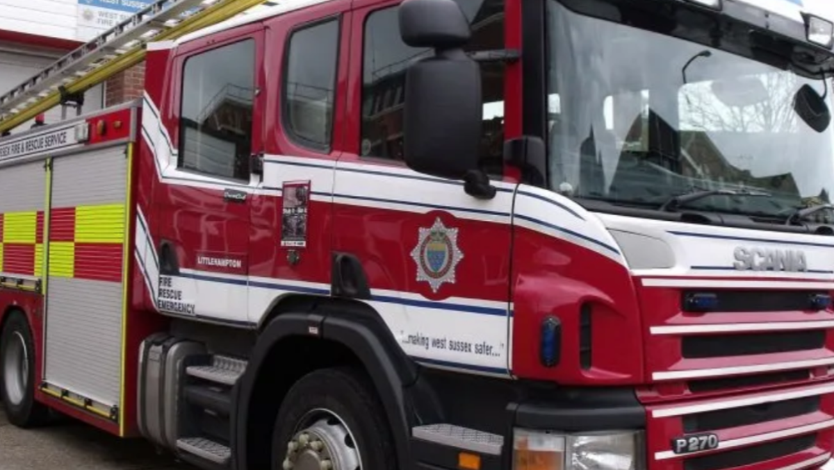 Paura a Malcesine: si lancia con il parapendio ma finisce impigliato tra i rami di un cipresso - 