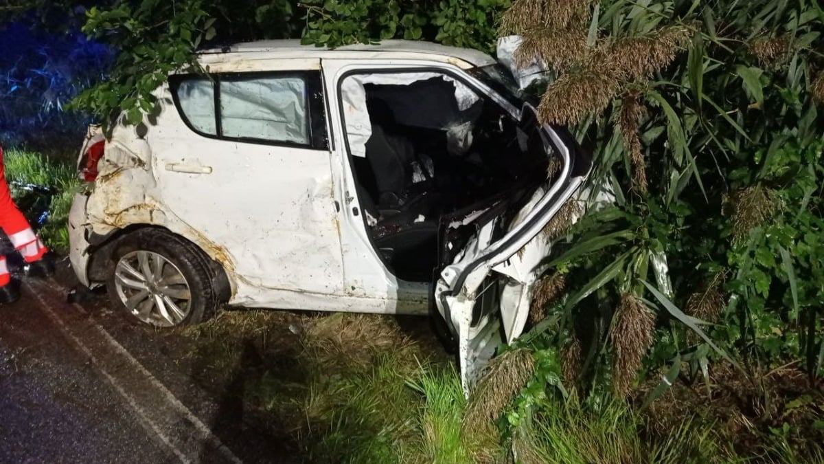 Perde il controllo dell’auto e finisce fuori strada: gravi una mamma e il figlio di 2 anni - 