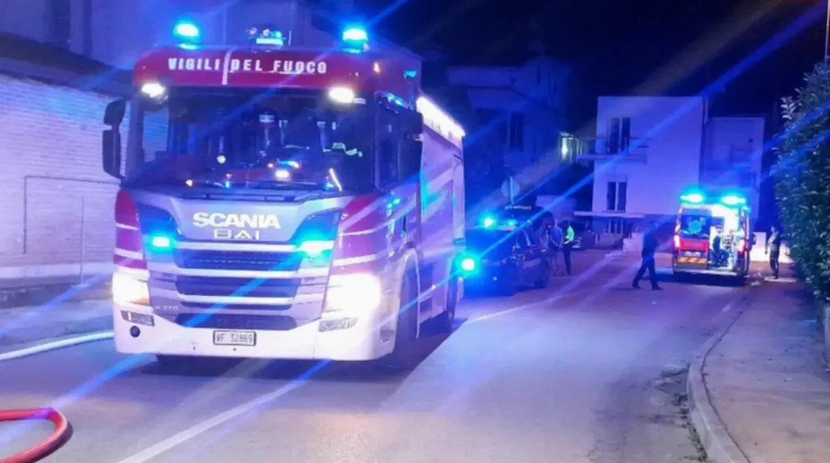 Entra in ascensore e la fune si spezza: il forte boato e il terrore nel condominio - 