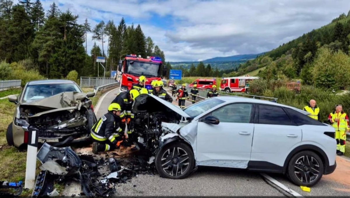 Frontale in Val Pusteria, coinvolti due veicoli: cinque persone ferite - 
