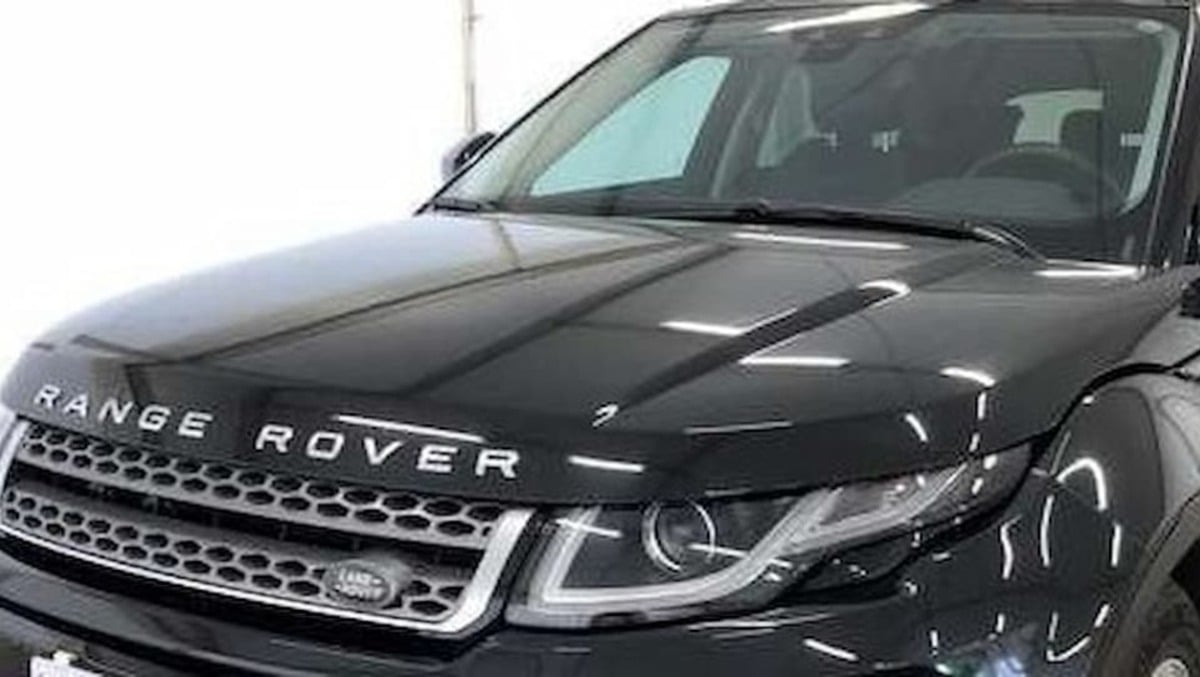 Vende la Range Rover online, l'acquirente paga con un assegno falso: auto recuperata ma non la piena proprietà - 