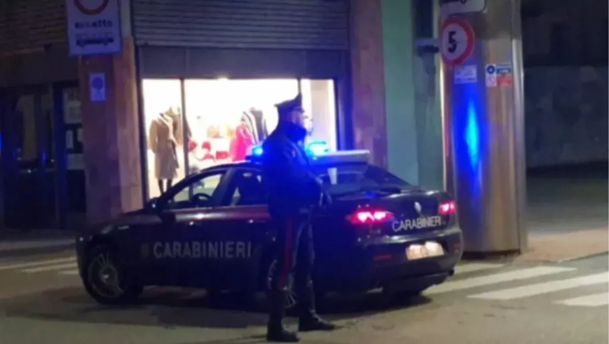 Serata di paura a Udine: bottiglie lanciate e pugni, 48enne al pronto soccorso - 