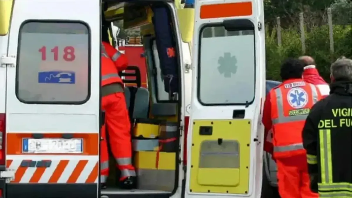 Precipita nel vuoto dall’impalcatura mentre lavora in casa: è grave, trasportato a Udine - 