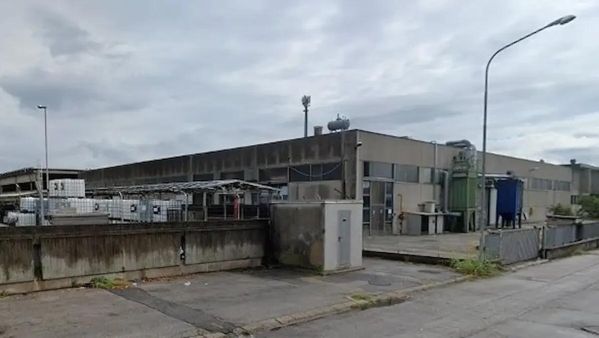 Tragedia sul lavoro, operaio travolto e schiacciato da una balla di materiale: vani i tentativi di rianimazione - 