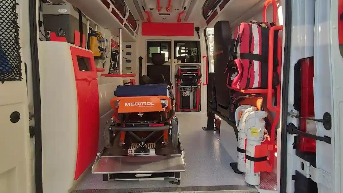 Auto non rispetta la precedenza e centra in pieno una moto: grave il centauro a cui amputano un piede - 