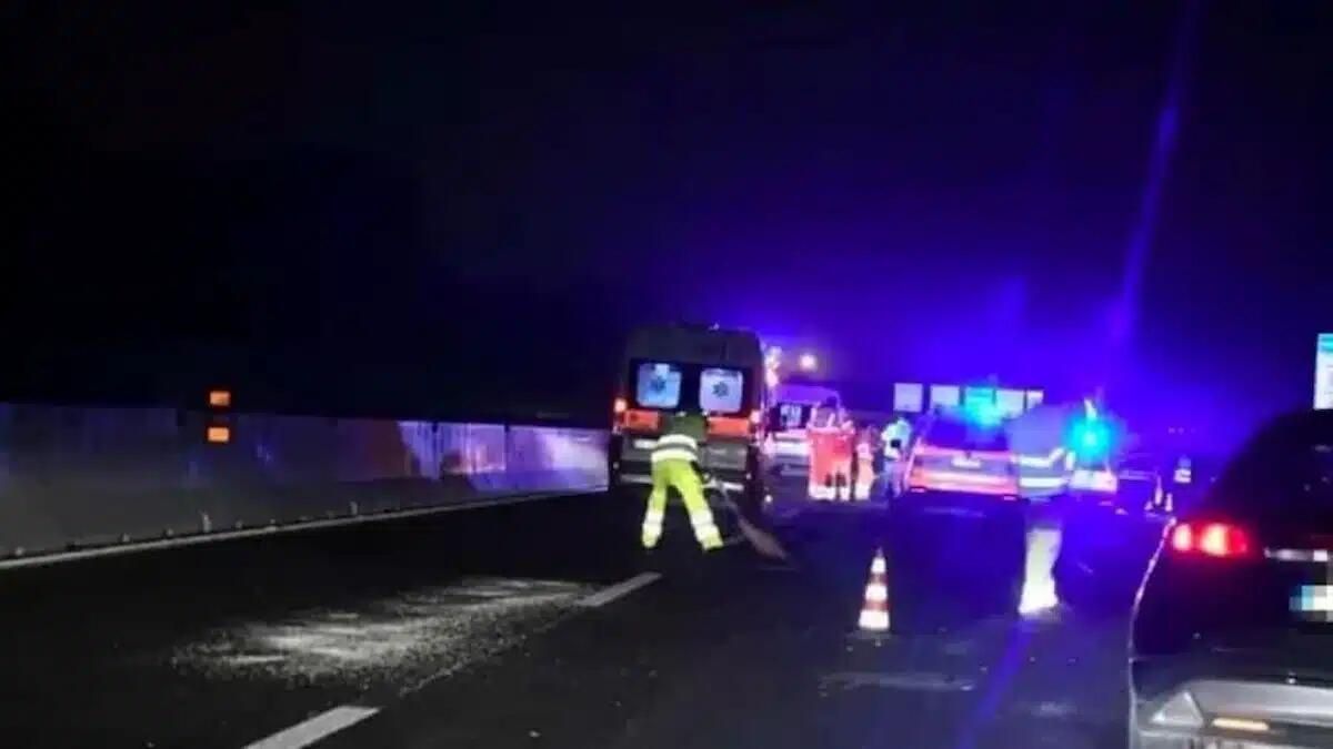 Tragedia sull’A24, auto si schianta contro camion: muore ragazza di 22 anni - 