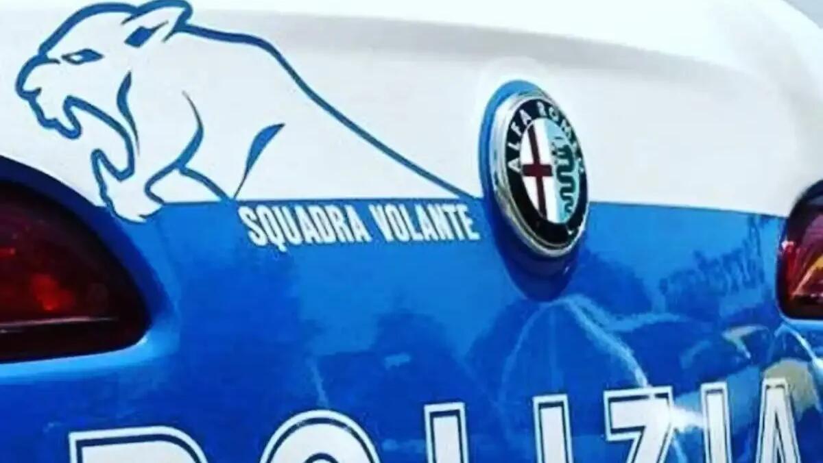 Ubriaco minaccia i residenti con un coltello multiuso e danneggia un balcone: interviene la Polizia - 
