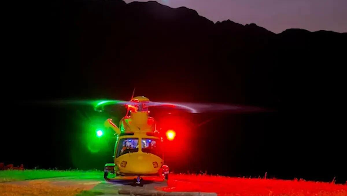 Fungaiolo cade nel bosco e si ferisce: trovato nella notte ed elitraportato al Santa Chiara di Trento - 