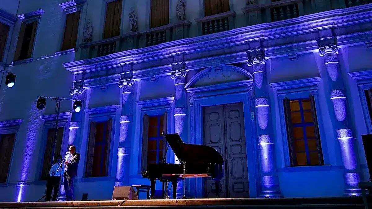 Villa Manin, successo per il tributo di Sebastian Di Bin tra Whitney, Queen e Michael Jackson - 